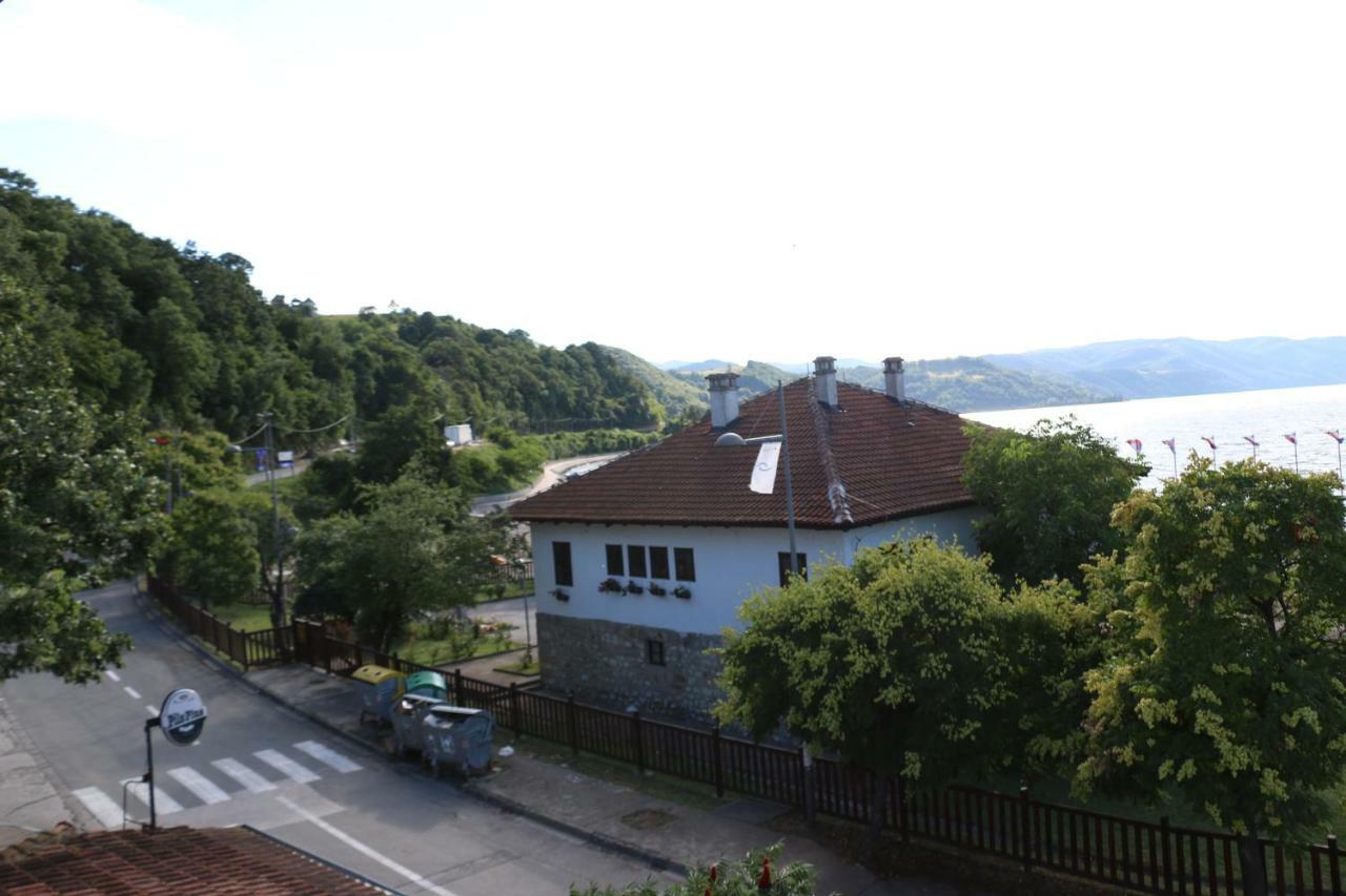 Hostel Trajan Donji Milanovac Exteriör bild