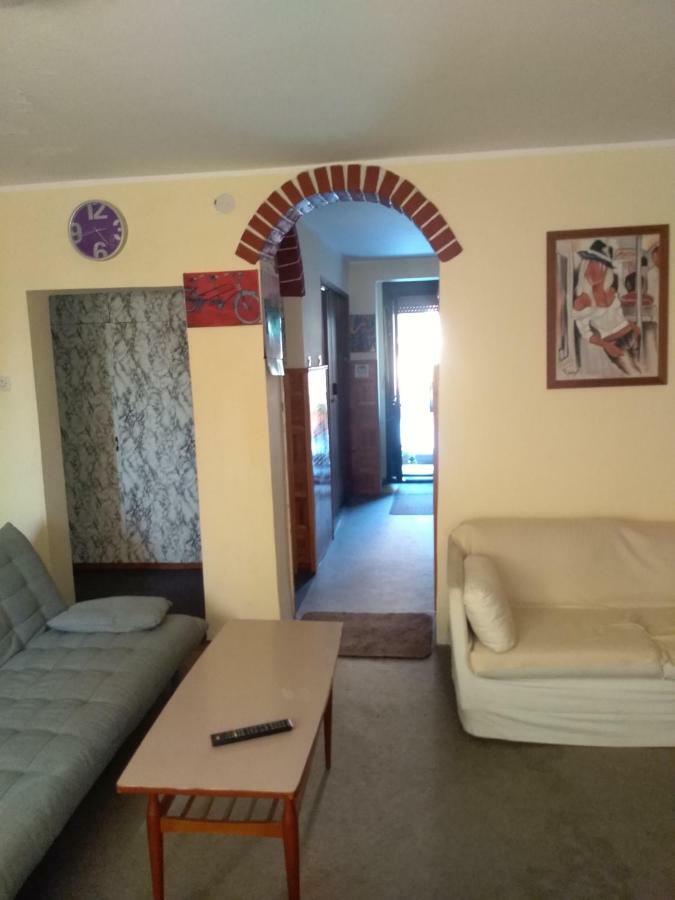 Hostel Trajan Donji Milanovac Exteriör bild