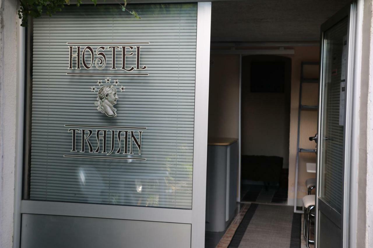 Hostel Trajan Donji Milanovac Exteriör bild